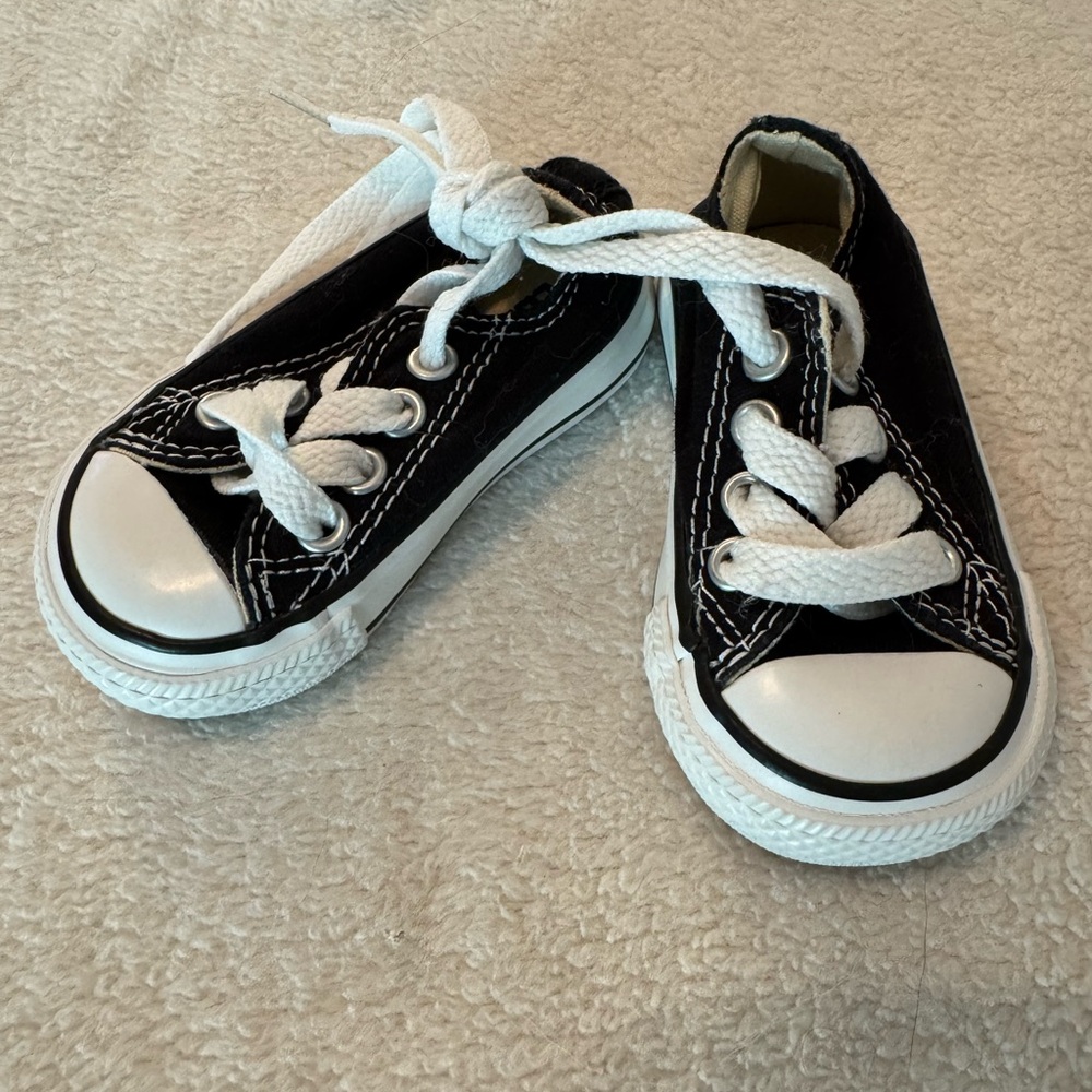 Low Top Baby Converse size infant 2